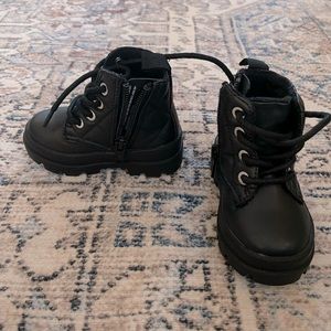 Toddler girls black quilted boots